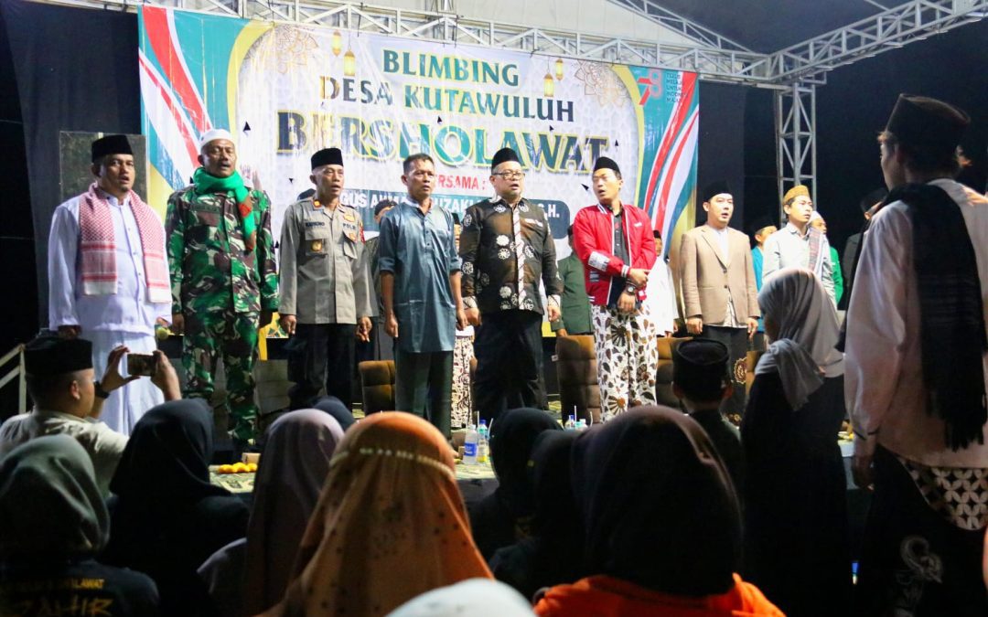 Kebersamaan Ulama, Umaro dan Masyarakat dalam Kutawuluh Bersholawat Peringati HUT Ke-78 RI