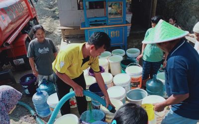 PGRI Sumbang Air Bersih 30 Tangki untuk Desa Terdampak Kekeringan