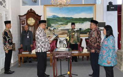 Tingkatkan Pengawasan, Pj Bupati Tri Harso Lantik 5 Inspektur Pembantu