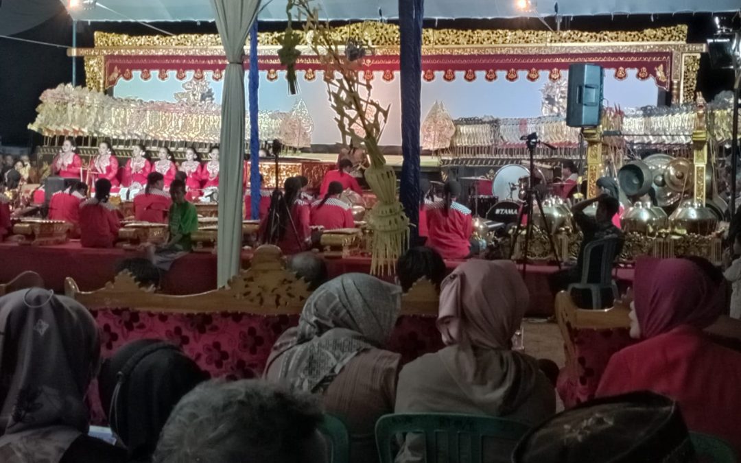 Wayang Kulit “Semar Gugat†Menutup Ruwat Bumi Bojongkoneng
