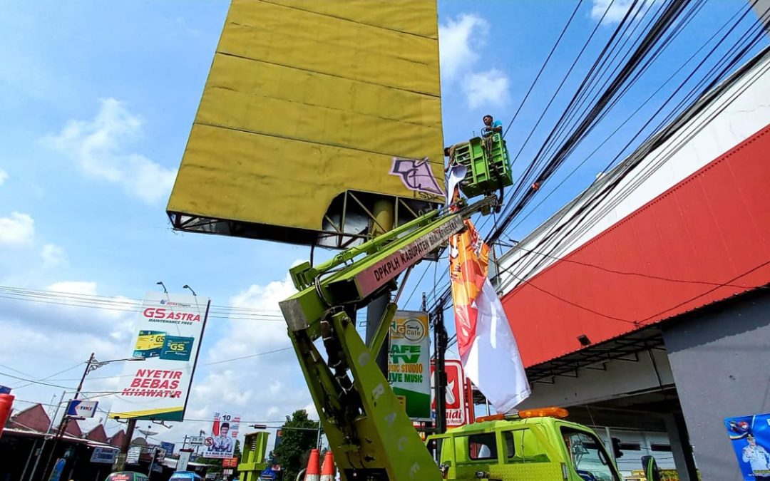 Bawaslu tertibkan APK di jalan protokol Kota Banjarnegara
