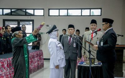 Pj Bupati Lantik Kades Antar Waktu Desa Jatilawang