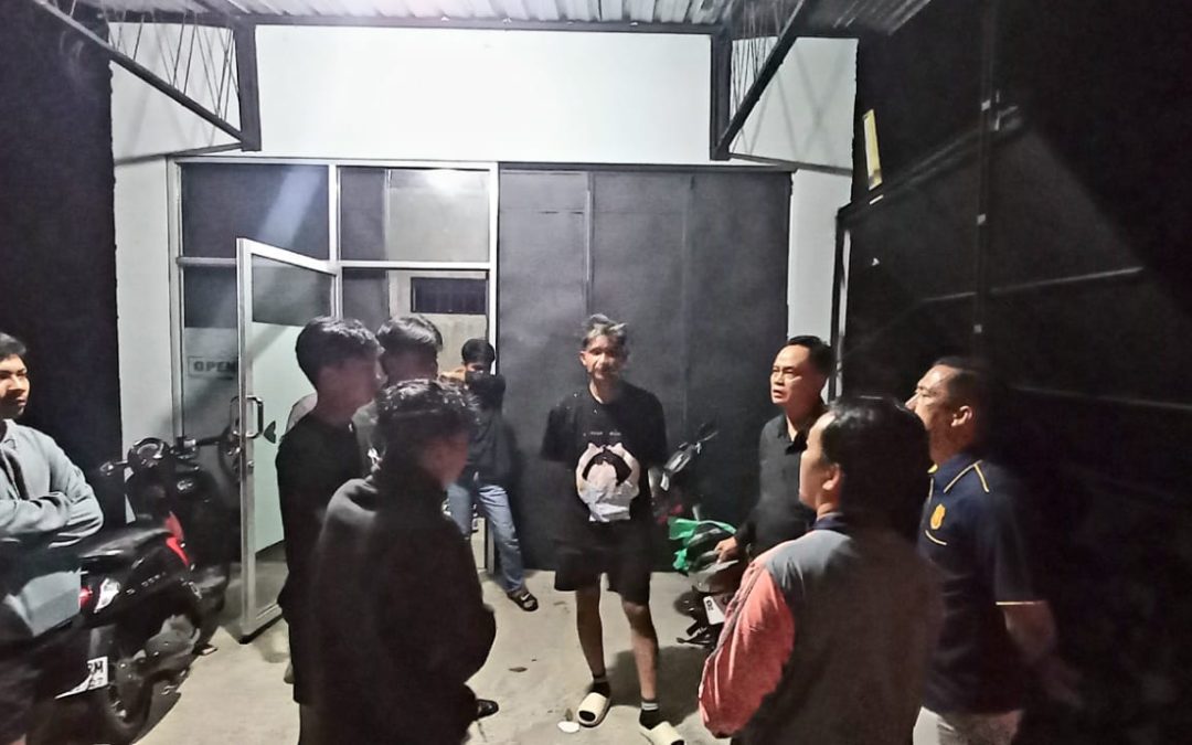 Satpol PP Grebek Gudang Miras di Jalan Selamanik