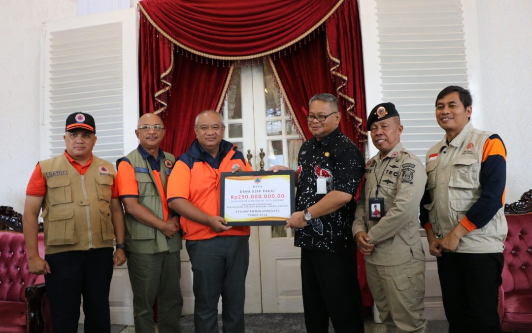 BNPB salurkan 250 juta dan Peralatan Logistik untuk Korban Bencana di BanjarnegaraÂ