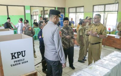 H-1 Pemungutan Suara, Pj Bupati Tinjau Kesiapan Logistik Pemilu di TPS