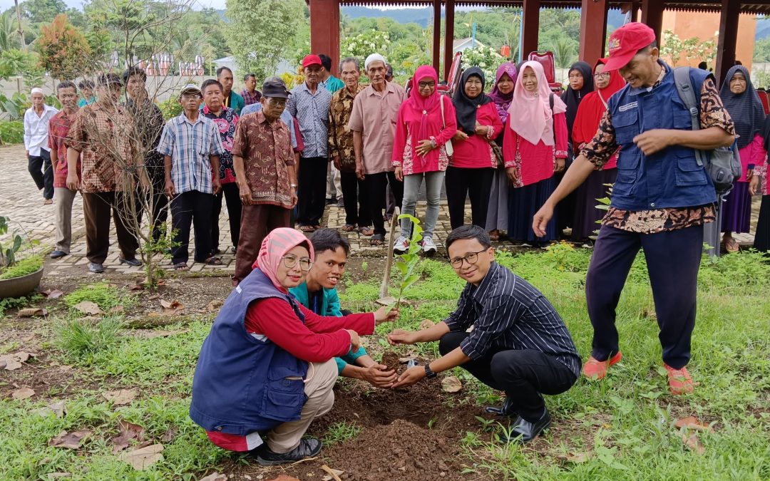 Maksimalkan Potensi Lahan, Mahasiswa KKN UIN SAIZU Gelar Sosialisasi dan Penanaman Massal