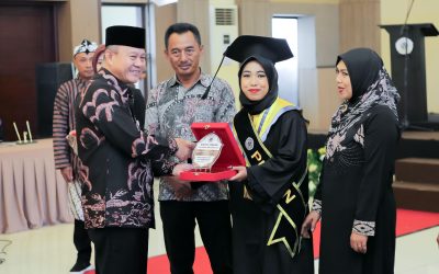 Politeknik Banjarnegara Wisuda 65 Mahasiswa, Ini Pesan Sekda Indarto