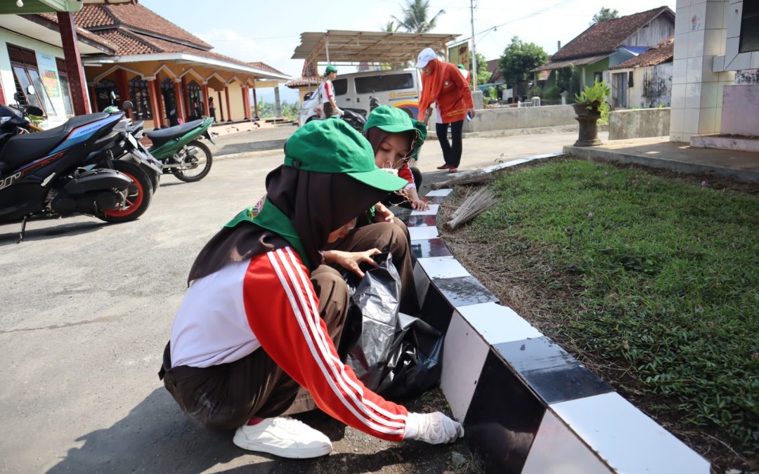 Peringati World Clean Up Day (WCD) 2024, SMP N 1 Bawang Gelar Aksi Bersih-Bersih