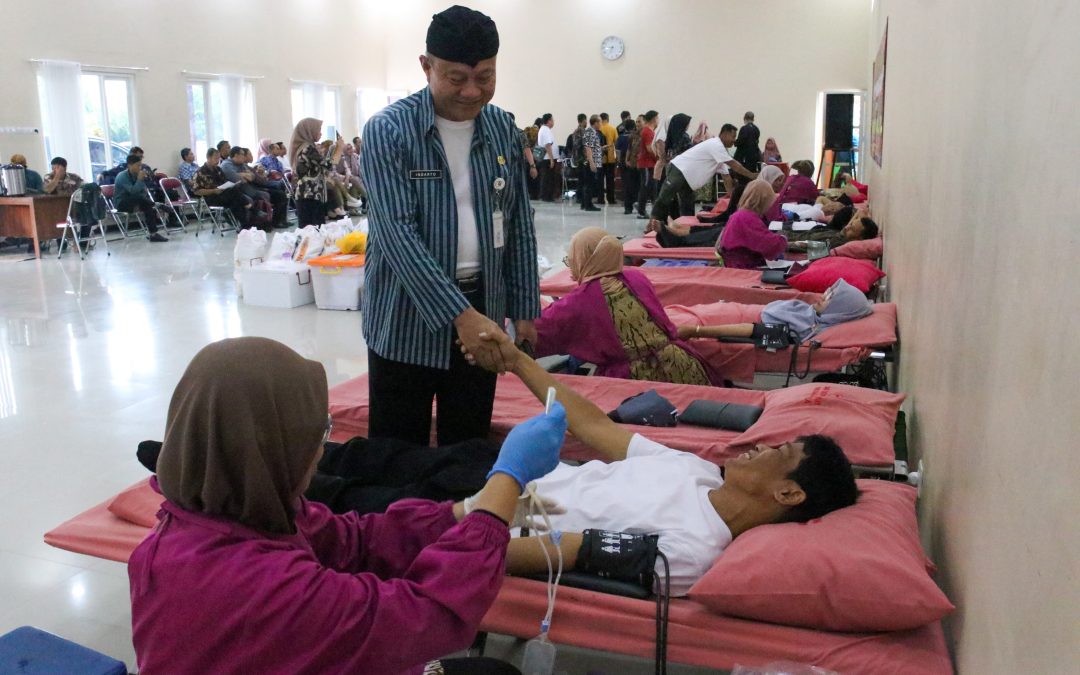 Ratusan ASN Ikut Donor Darah, Peringati HUT KORPRI, PGRI dan Hari Guru Nasional