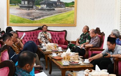 Pimpin Rakor Tanggap Bencana, Pj  Bupati Masrofi Tekankan Percepatan Penanganan Bencana di Desa Ratamba