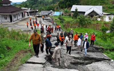 Sekda Banjarnegara Indarto Tinjau  Lokasi Tanah Longsor Desa Ratamba