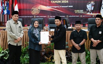 Rapat Pleno KPU Banjarnegara Tetapkan Amalia Desiana -Wakhid Jumali Sebagai Pasangan Cabup-Cawabup Terpilih Pilkada 2024