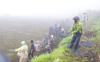 Pembersihan Enceng Gondok percantik obyek wisata Telaga Merdada