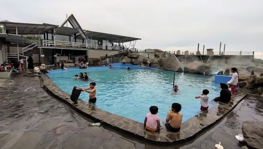 Pemandian Air Hangat Banyu Alam Bitingan, Infinity Pool di Dieng Banjarnegara