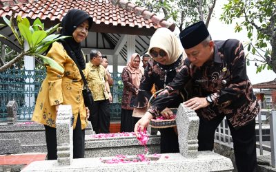 Rangkaian Hari Jadi ke-454, Sekda Banjarnegara Lakukan Ziarah dan Anjangsana ke Mantan Bupati