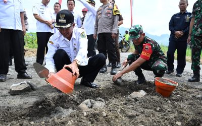 Pj. Bupati Buka TMMD Sengkuyung Tahap 1 di Desa Karangkemiri, Target Bangun Jalan Rabat Beton dan RTLH