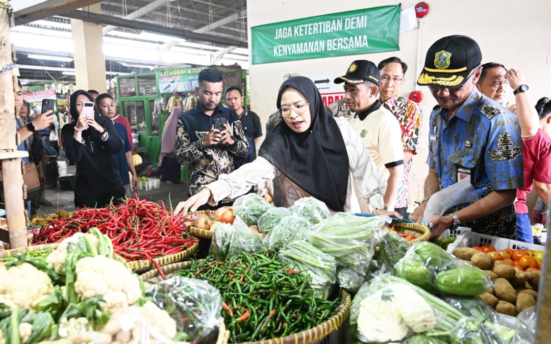 Bupati Amalia Desiana Sidak Pasar kota dan Pasar Madukara, Pastikan Ketersediaan Kebutuhan Pokok Selama Ramadhan hingga Jelang Lebaran Aman