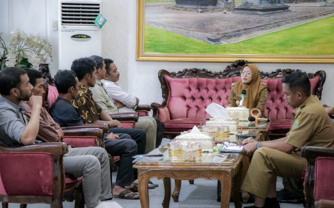 Perambahan Hutan Ancam Lingkungan, Penggiat Konservasi Alam dan Masyarakat Terdampak Audiensi dengan Bupati