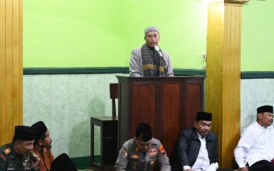 Tarawih Silaturohim 1446 H di Desa Petambakan, Staf Ahli Bupati Ajak Masyarakat Berperan dalam Program Pembanguan Daerah