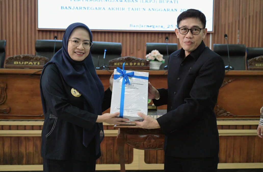Bupati Amalia Serahkan LKPJ Tahun Anggaran 2024 kepada DPRD Banjarnegara