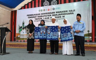 Pemkab Banjarnegara Fasilitasi Seragam Batik Khusus Bagi Calon Jamaah Haji Banjarnegara.