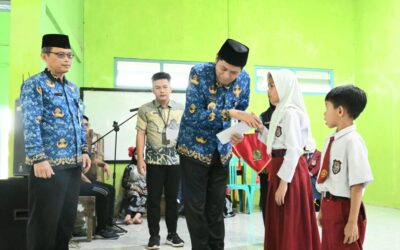 Wabup Wakhid Jumali Minta Tenaga Pendidik Bntu Siswa Kurang Mampu Melalui Zakat