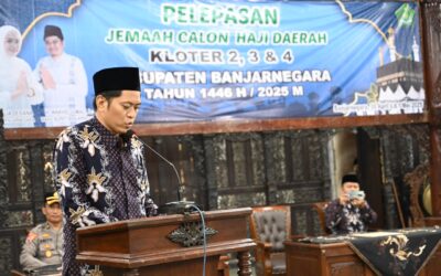 Wabup Wakhid Jumali lepas 324 Jemaah Calhaj Banjarnegara Kloter 2