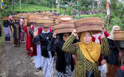 Hadiri Kirab 1000 Tenong Desa Sirukun, Wamen Ahmad Riza Apresiasi Semangat Kebersamaan Membangun Desa
