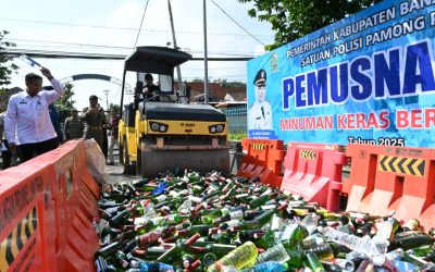Satpol PP Banjarnegara Musnahkan Ribuan  botol Minuman Beralkohol dan Tuak