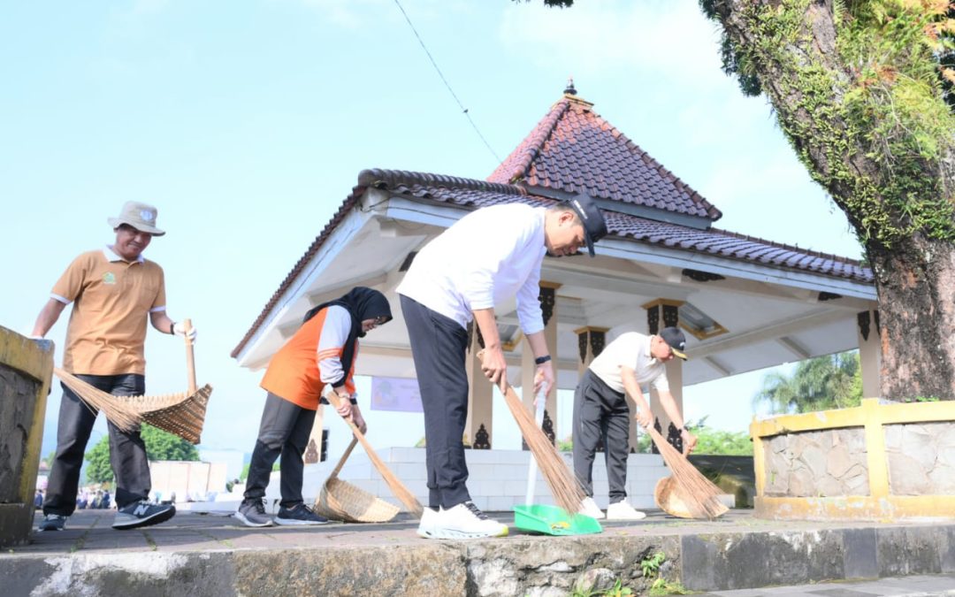 Peringati Hari Lingkungan Hidup Sedunia, ASN Banjarnegara Lakukan Aksi Bersih Sampah Plastik