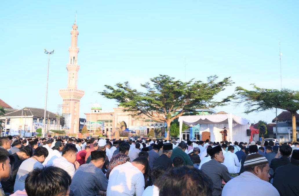 Salat Idul Adha di Alun-alun Banjarnegara, Khotib Mubasir Ali Sampaikan Keteladanan Keluarga Nabi Ibrahim