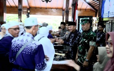 Sekda Sambut Haru Kedatangan Jemaah Haji Kloter Terakhir Kabupaten Banjarnegara