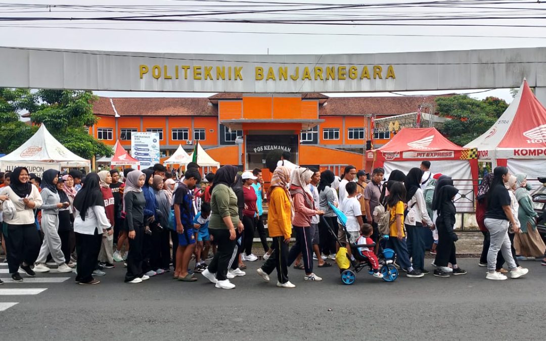Jalan Sehat Semarak Dies Natalis ke-17 Politeknik Banjarnegara