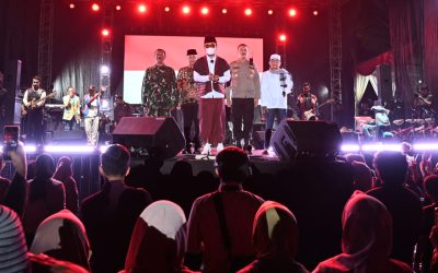 Ribuan Warga Padati Lapangan Desa Purwasaba dalam Konser GeMa Merah Putih Bareng Gus Miftah