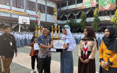 Juara Lomba Resensi Buku Koleksi Perpusda Banjarnegara Terima Penghargaan
