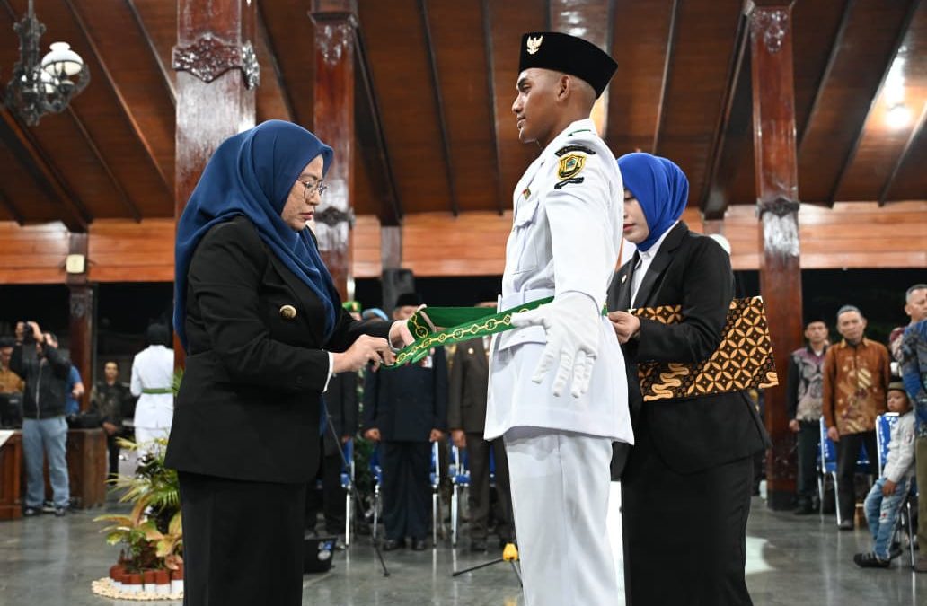 Bupati Banjarnegara Kukuhkan Paskibraka 2025
