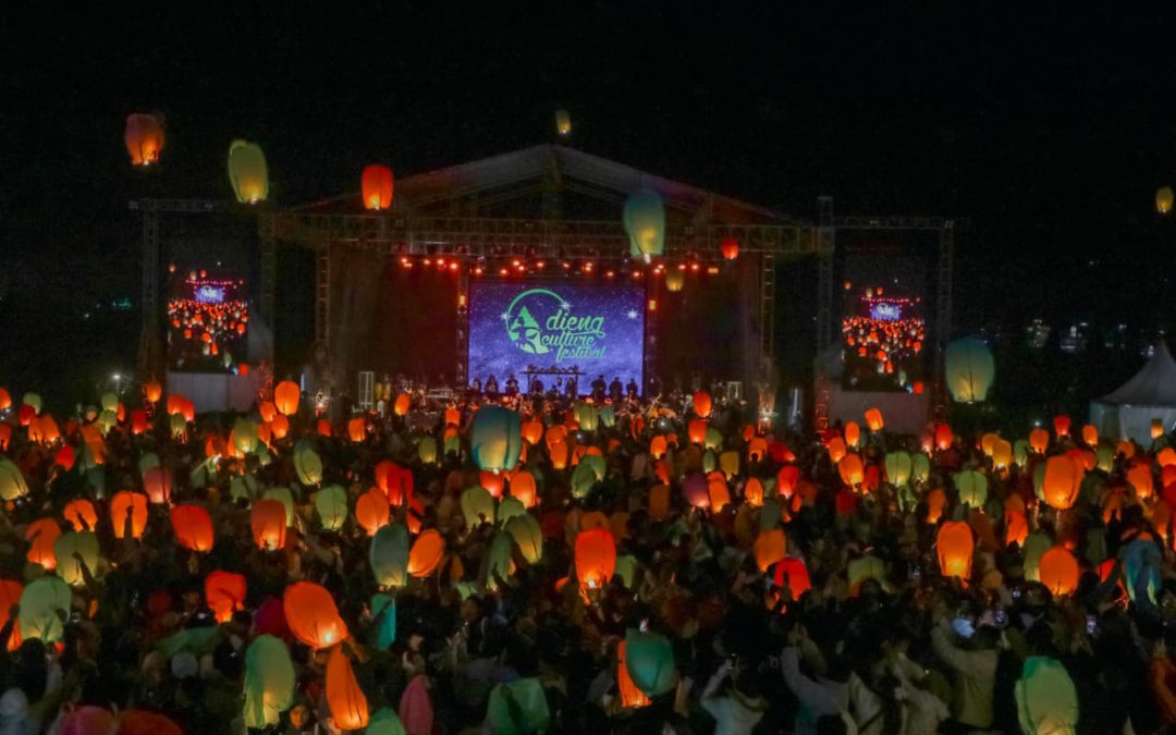 Ribuan Lampion Warnai Langit Malam Dieng dalam DCF 2025