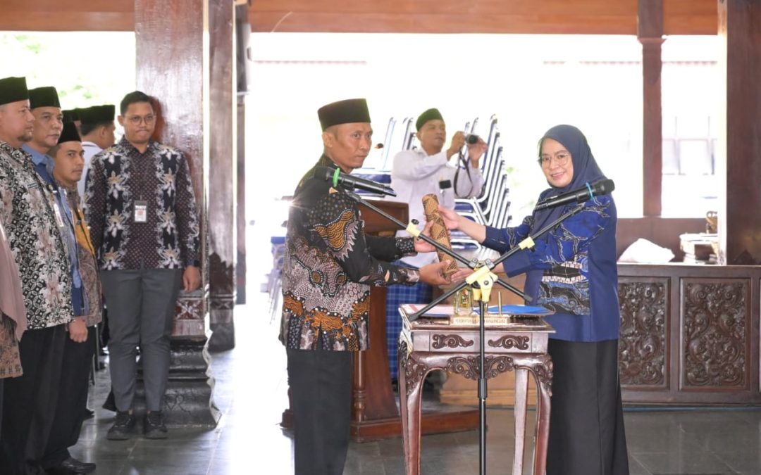 Bupati dr. Amalia Lantik 152 Pejabat Administrasi di Lingkungan Pemkab. Banjarnegara