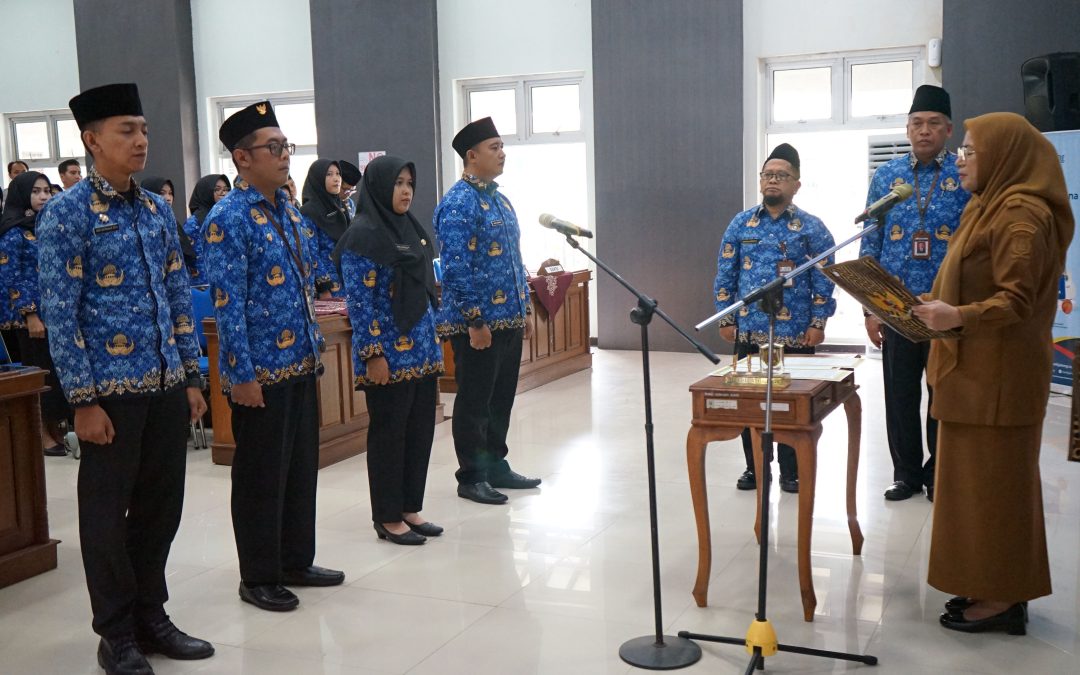Bupati Amel Tegaskan Peningkatan Pelayanan saat Lantik PNS dan PPPK Tahap II