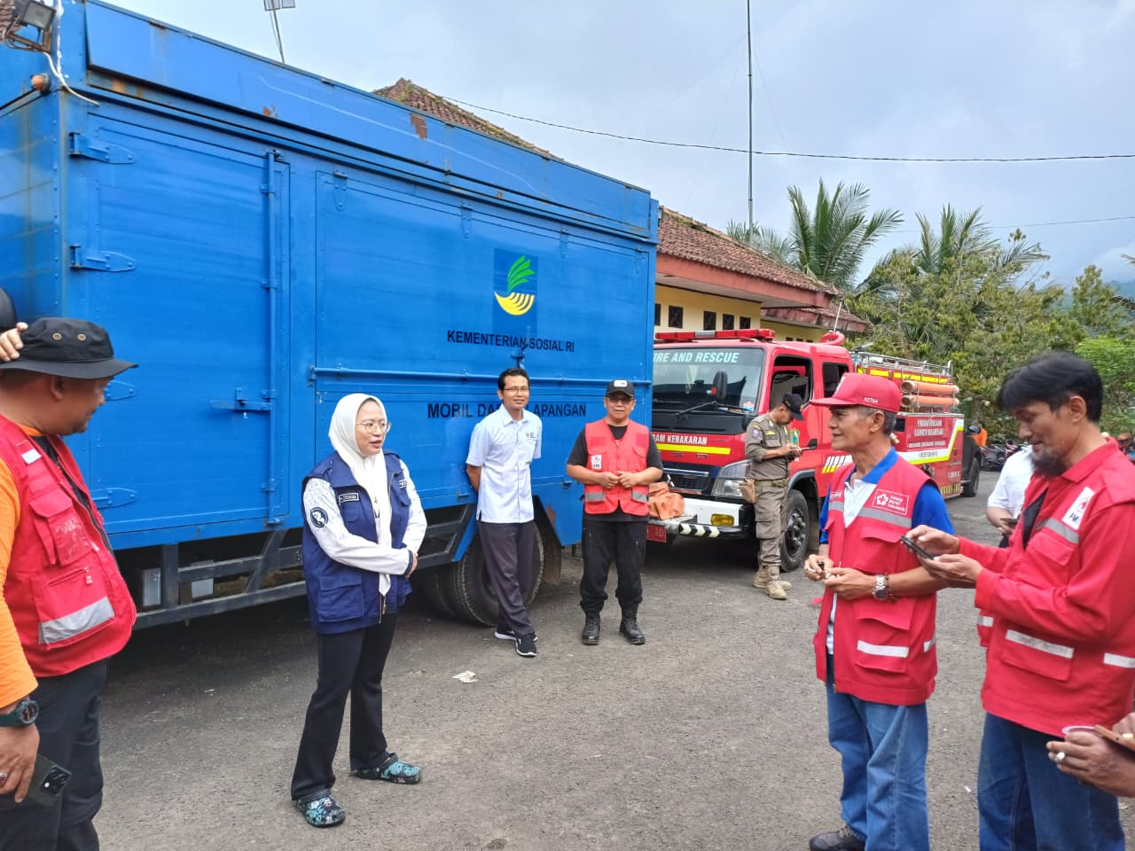 Featured image for PMI Banjarnegara Terjunkan Puluhan Relawan, Respon Cepat Tanggap Darurat Longsor Situkung