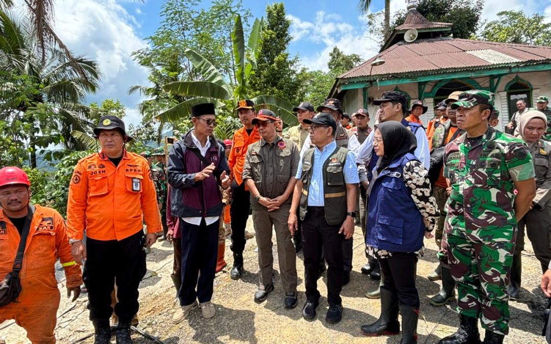 Menteri PMK Pratikno Kunjungi Lokasi Longsor di Pandanarum