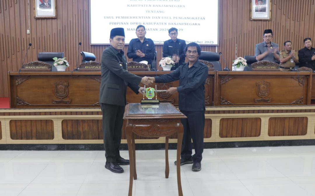 Wabup Wakhid Hadiri Rapat Paripurna, Teken Usulan Pergantian Pimpinan DPRD Banjarnegara