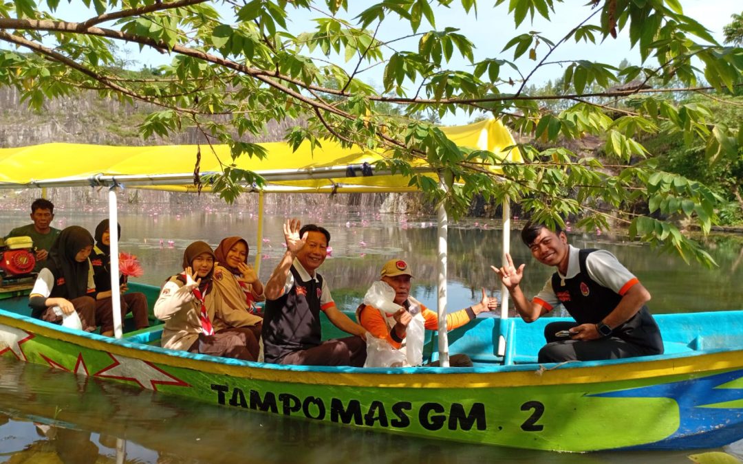 Pramuka Peduli Tebar 2000 Benih Ikan di Tampomas