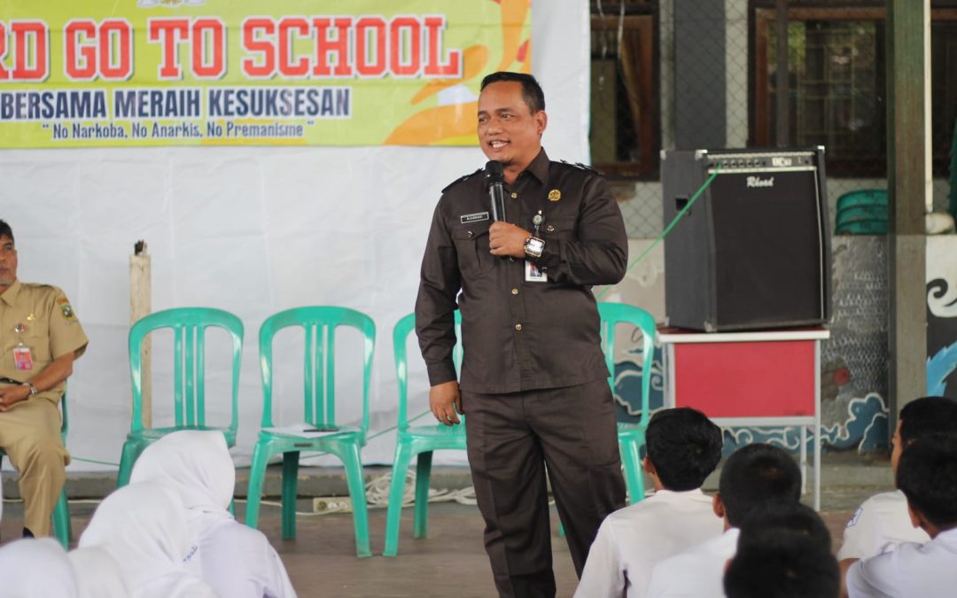 DPRD Goes To School Ajak Siswa SMP N 1 Bawang Raih Kesuksesan