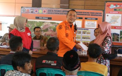 Sebanyak 214 KK Korban Longsor Situkung Terima BLT Tahap 2 dari Pemerintah Melalui PMI