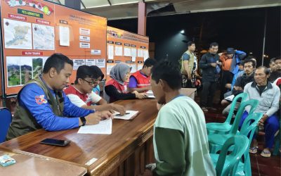 219 KK Terdampak Longsor Situkung Terima Bantuan Tahap 3 dari Pemerintah Melalui PMI