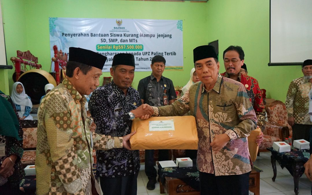BAZNAS Banjarnegara Salurkan Rp. 597 Juta untuk 1.491 Siswa dan Berikan Penghargaan untuk UPZ Paling Tertib Zakat