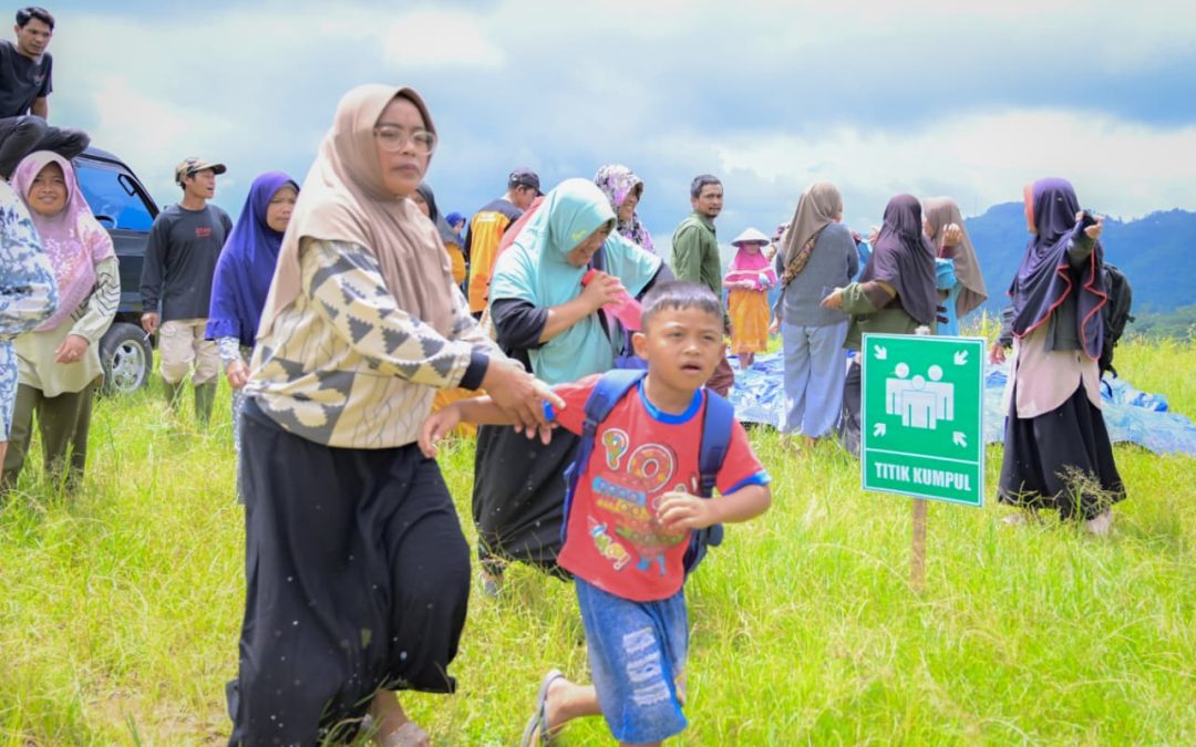 Potensi Tanah Bergerak di Kalibombong, BPBD Banjarnegara Latih Warga Evakuasi Mandiri