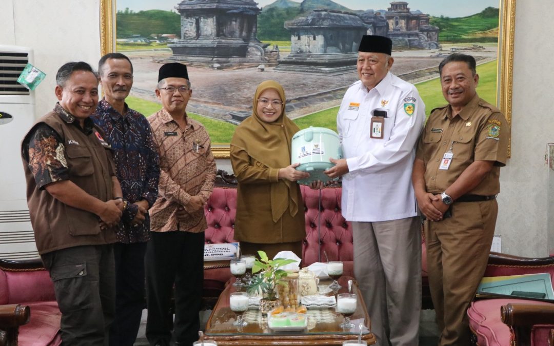 Pemkab Sleman Serahkan Bantuan Tunai Rp 60 Juta untuk Korban Bencana Situkung