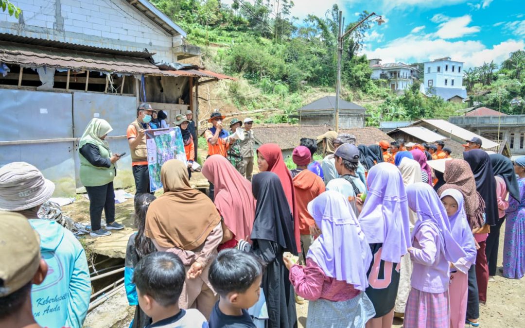 Perkuat Mitigasi Warga Melikan, BPBD Banjarnegara Gelar Simulasi Evakuasi Mandiri dan Pemasangan EWS